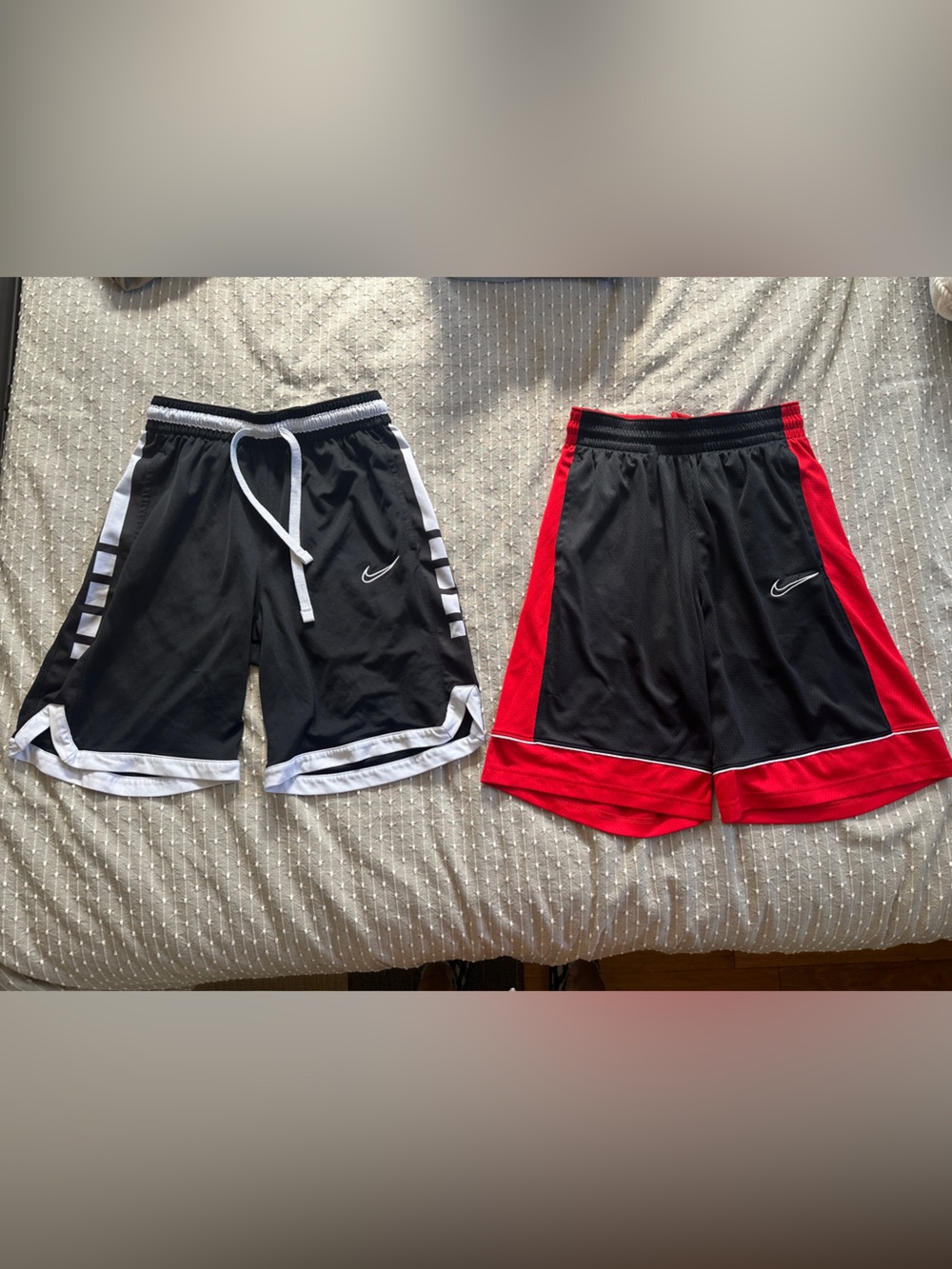 Men’s Nike drawstring athletic shorts black white red size small